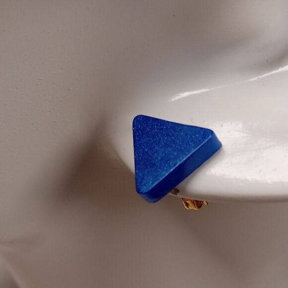 Blue triangle stud resin earrings - Picture 1 of 3